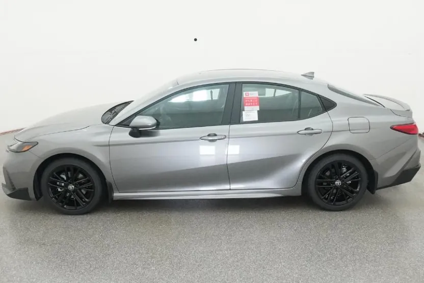 2026 Toyota Camry SE photo 1