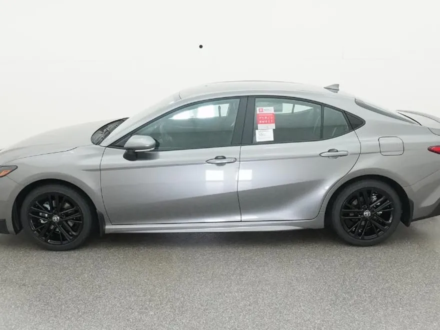 2026 Toyota Camry SE photo 1