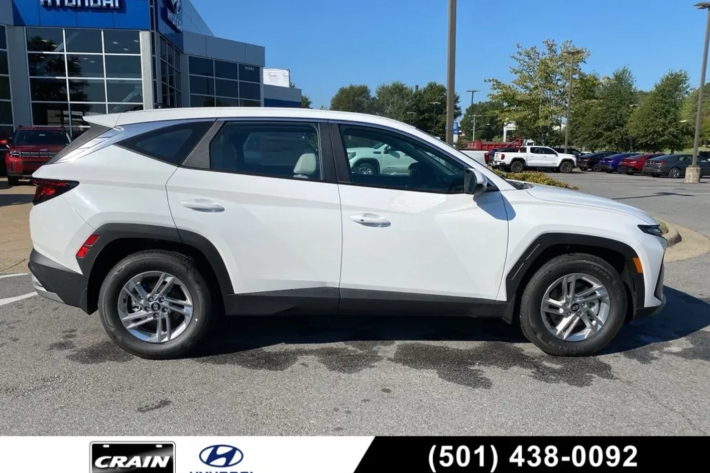2025 Hyundai Tucson SE photo 1