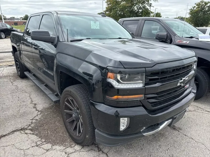 2018 Chevrolet Silverado 1500 LT photo 1