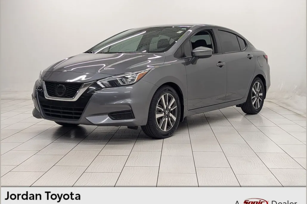 2020 Nissan Versa SV photo 1
