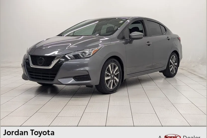 2020 Nissan Versa SV photo 1