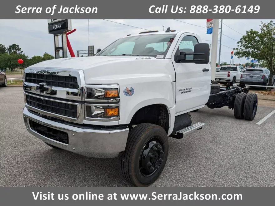 2024 Chevrolet Silverado 6500HD photo 1
