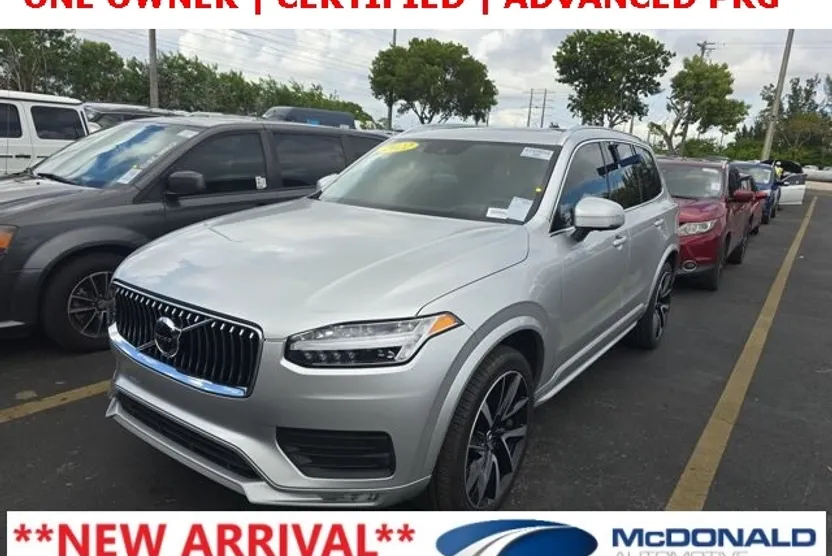 2022 Volvo XC90 T6 AWD Momentum photo 1