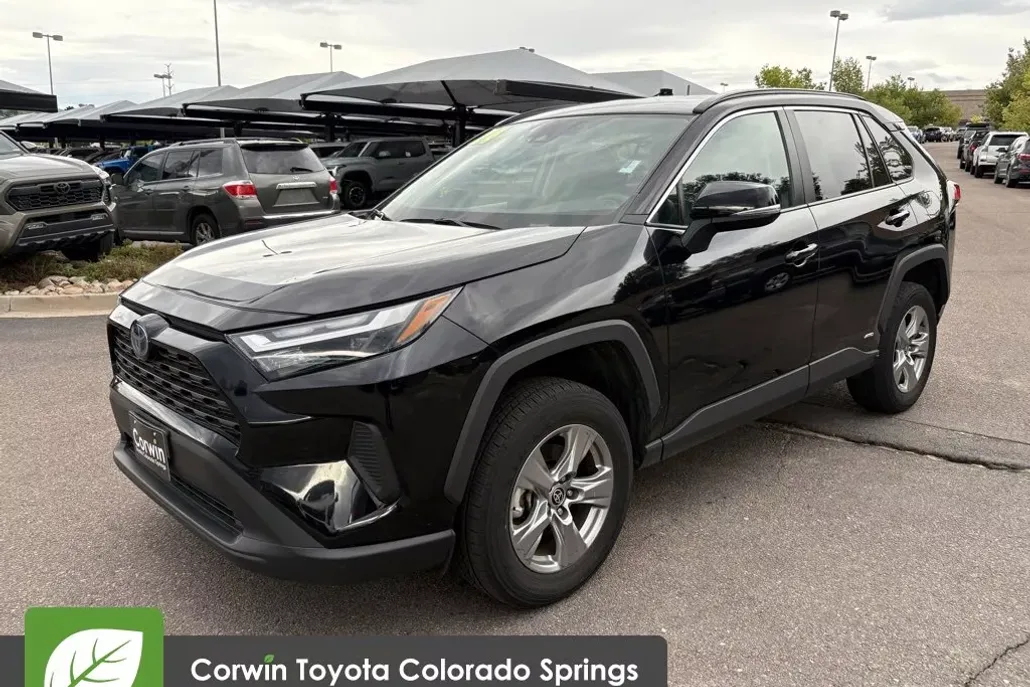 2024 Toyota RAV4 Hybrid XLE photo 1