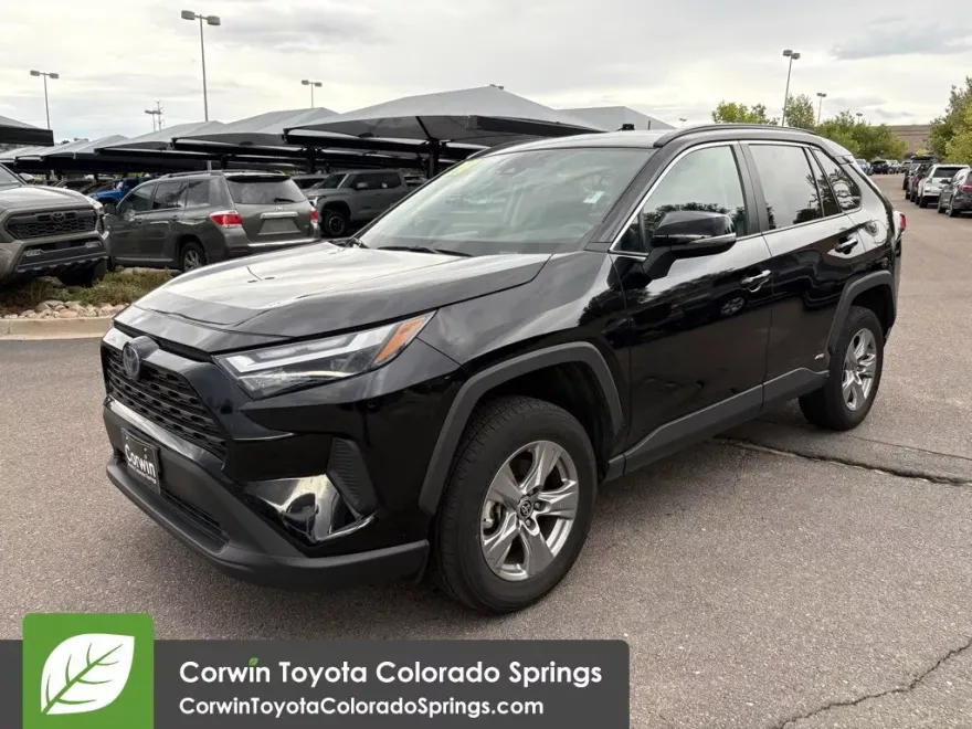 2024 Toyota RAV4 Hybrid XLE photo 1