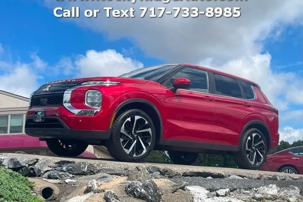2022 Mitsubishi Outlander ES photo 1