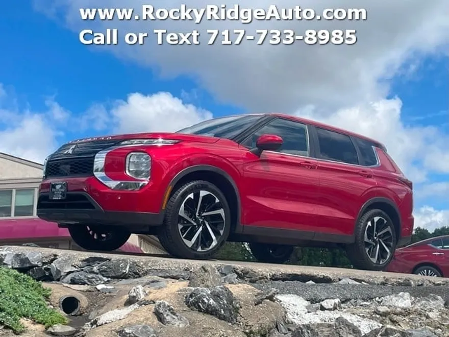 2022 Mitsubishi Outlander ES photo 1