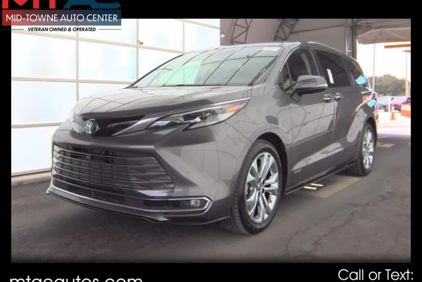 2021 Toyota Sienna Platinum photo 1