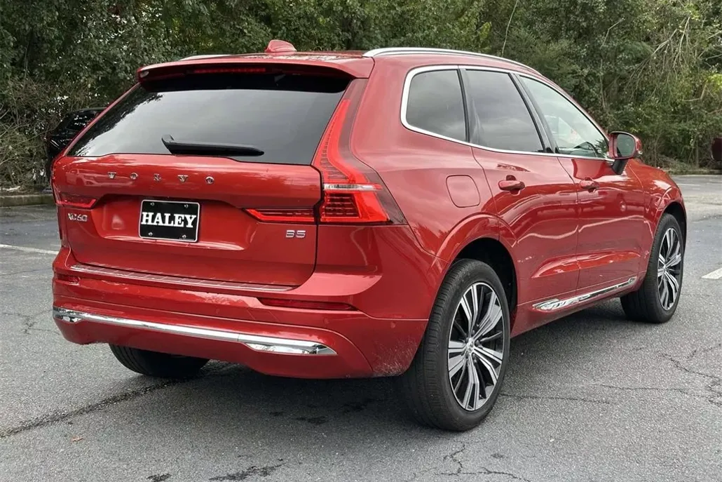 2023 Volvo XC60 B5 Plus photo 1
