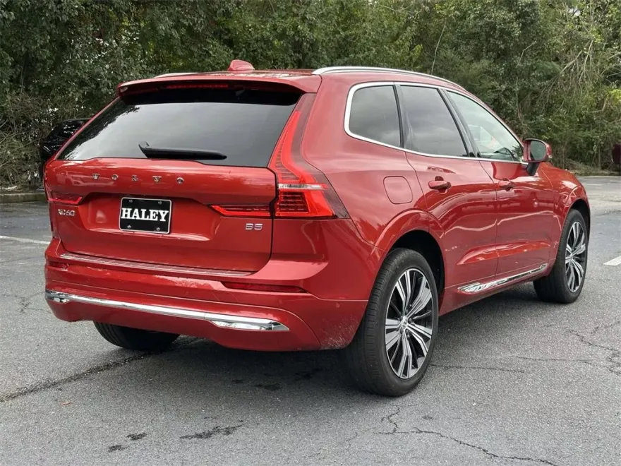 2023 Volvo XC60 B5 Plus photo 1