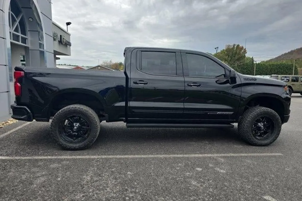 2025 Chevrolet Silverado 1500 High Country photo 1