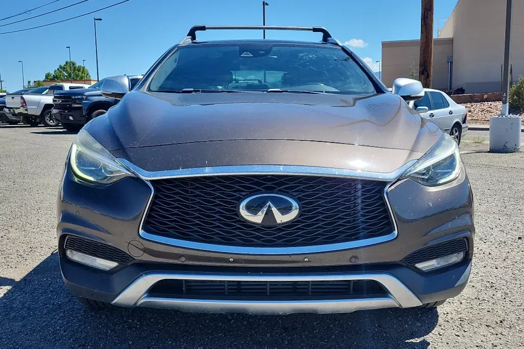 2017 Infiniti QX30 Premium photo 1