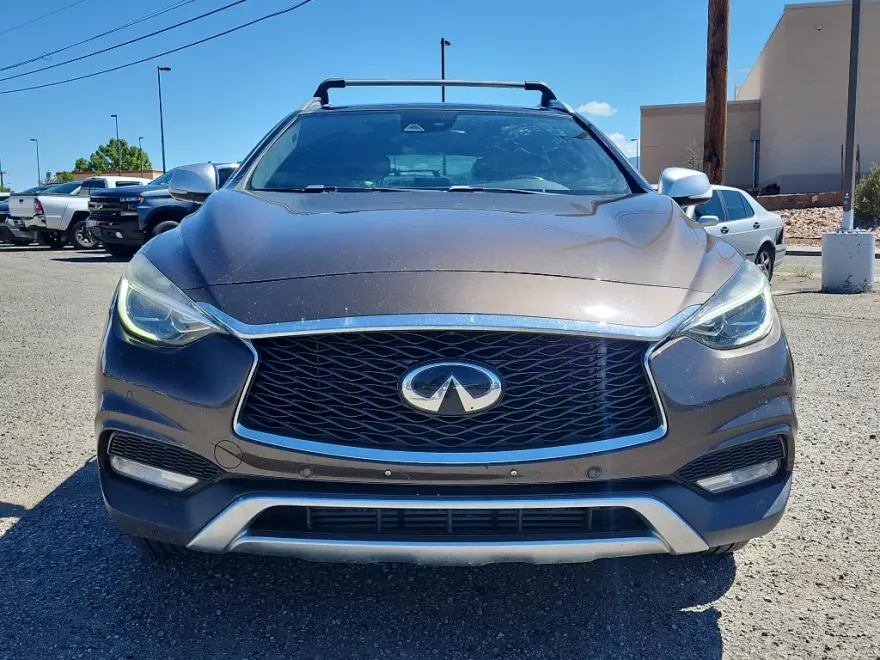 2017 Infiniti QX30 Premium photo 1