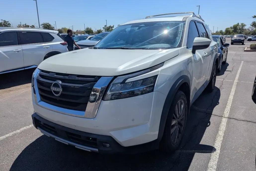 2022 Nissan Pathfinder SL photo 1