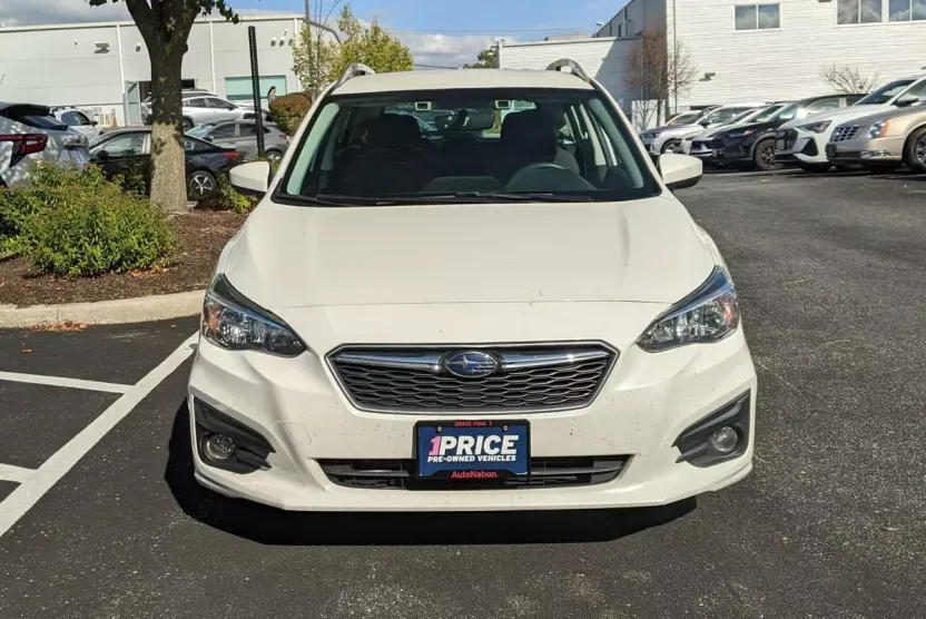 2019 Subaru Impreza Premium photo 1
