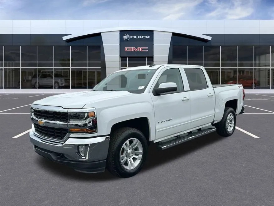 2018 Chevrolet Silverado 1500 LT photo 1