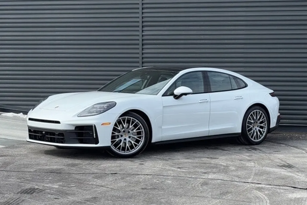 2025 Porsche Panamera 4 photo 1