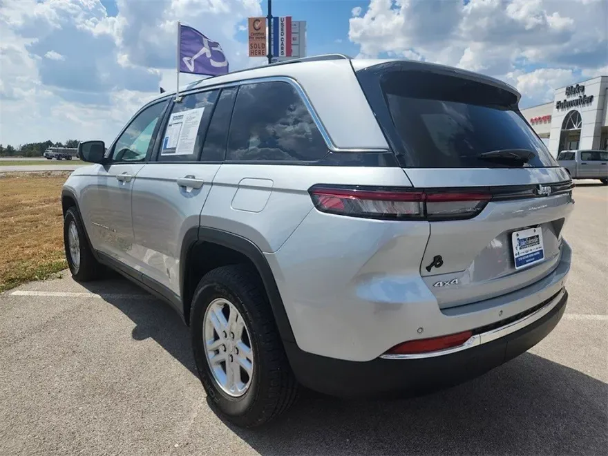 2024 Jeep Grand Cherokee Laredo photo 1