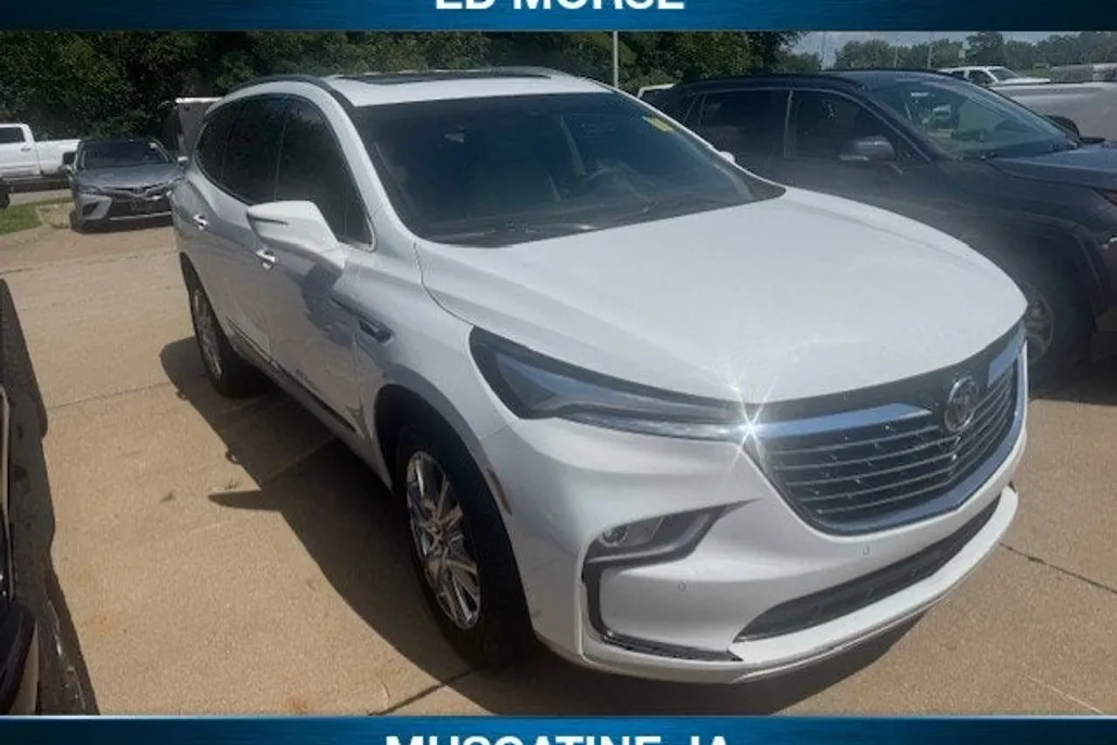 2023 Buick Enclave Essence photo 1