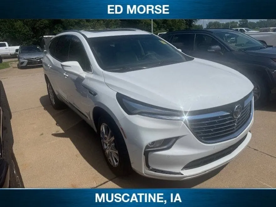 2023 Buick Enclave Essence photo 1