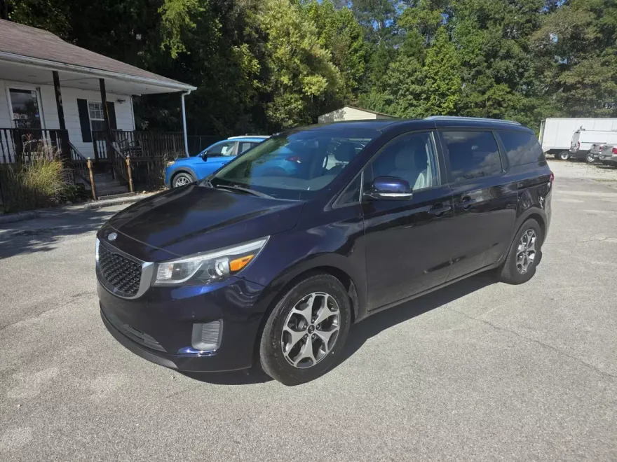 2018 Kia Sedona LX photo 1