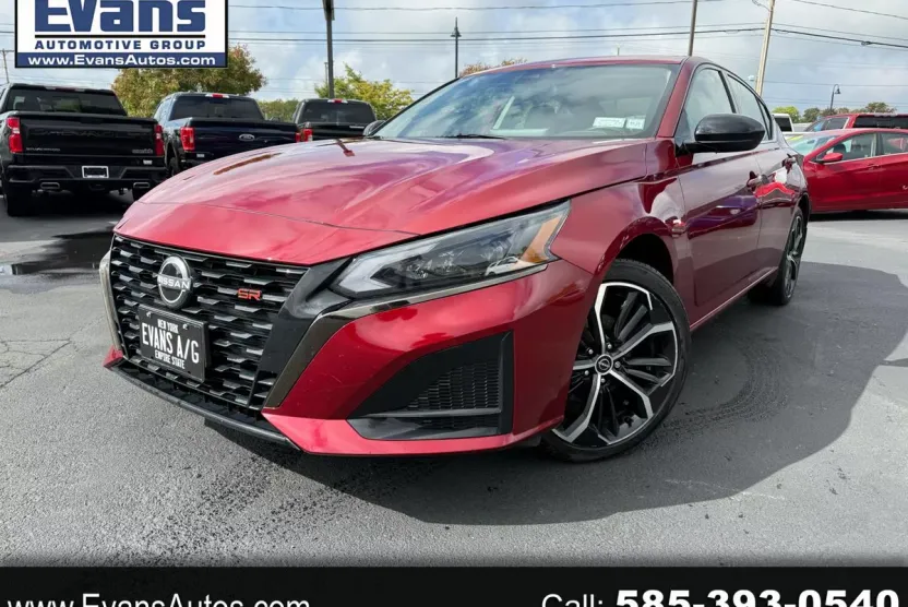 2023 Nissan Altima SR photo 1