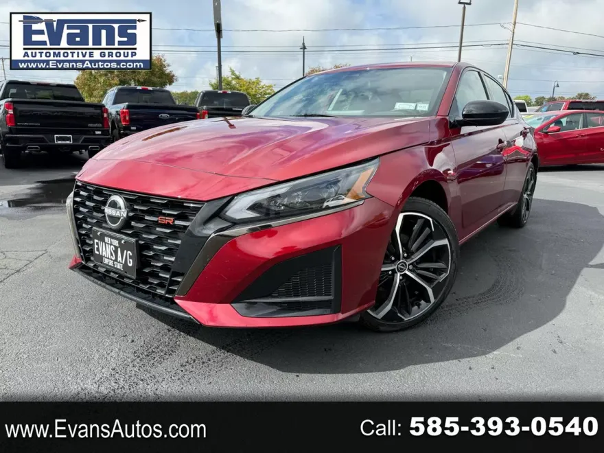 2023 Nissan Altima SR photo 1