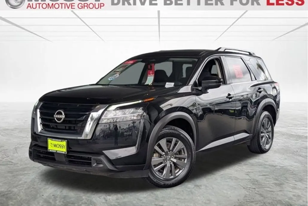 2022 Nissan Pathfinder SV photo 1