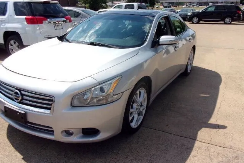 2013 Nissan Maxima SV photo 1