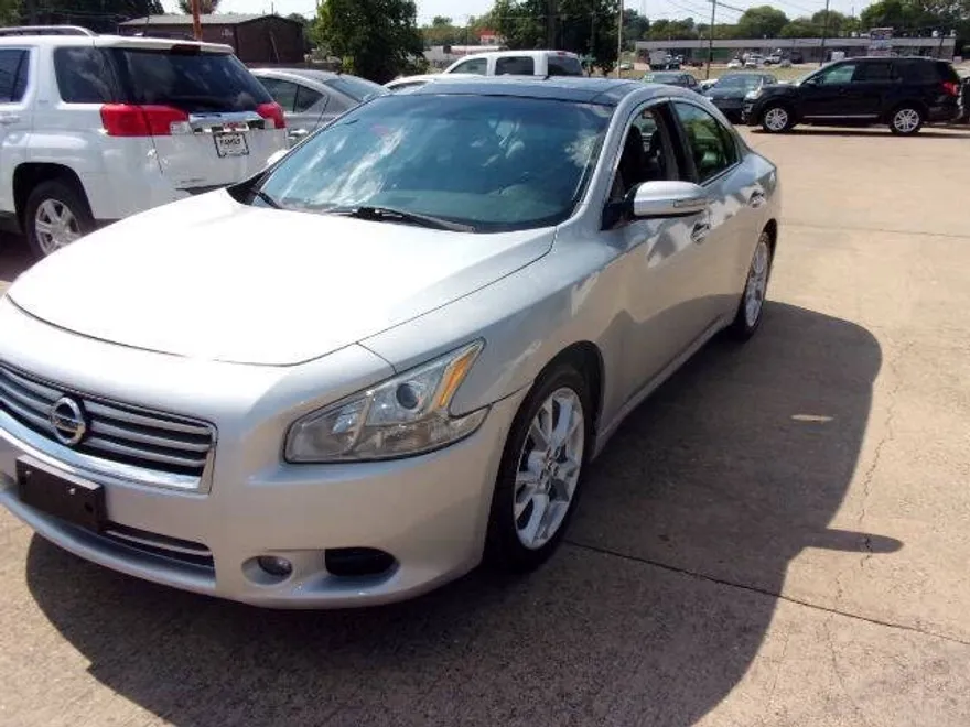 2013 Nissan Maxima SV photo 1