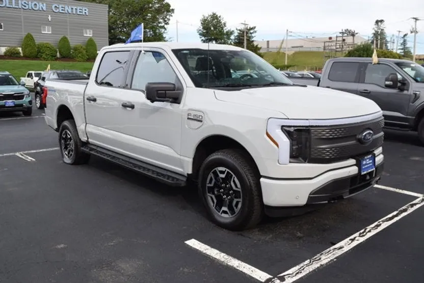2023 Ford F-150 Lightning XLT photo 1