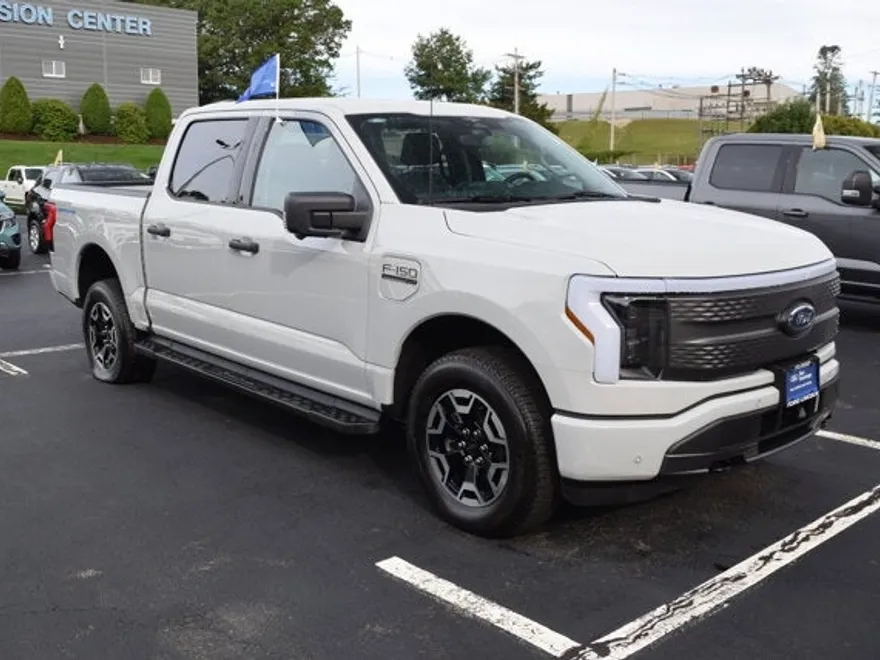 2023 Ford F-150 Lightning XLT photo 1