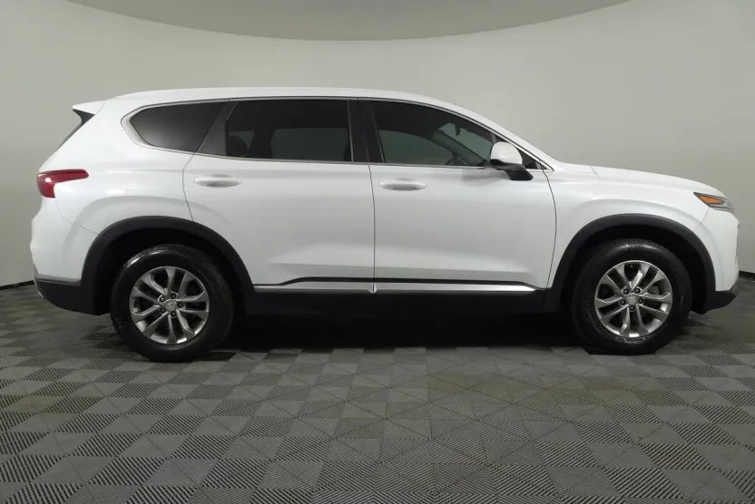 2020 Hyundai Santa Fe SE photo 1