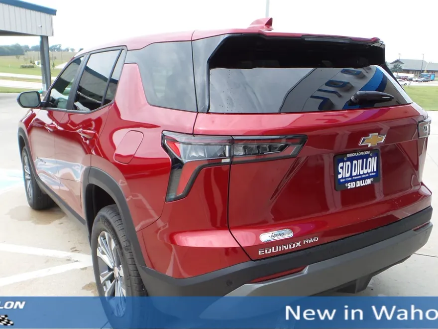 2026 Chevrolet Equinox LT photo 1