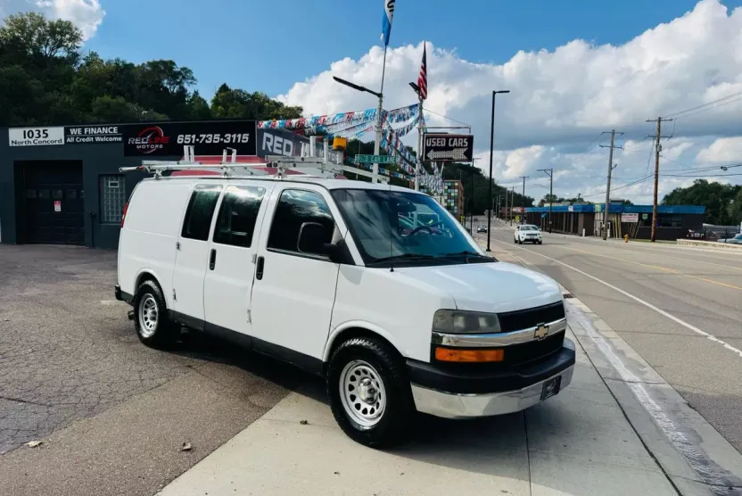 2011 Chevrolet Express 1500 Cargo Van photo 1