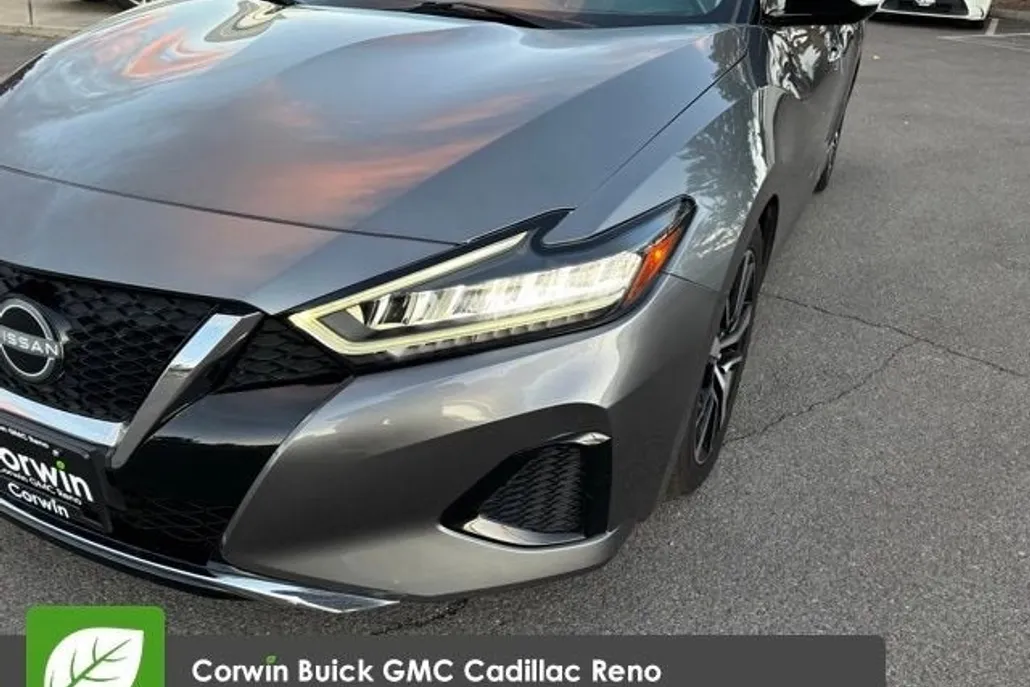 2023 Nissan Maxima SV photo 1
