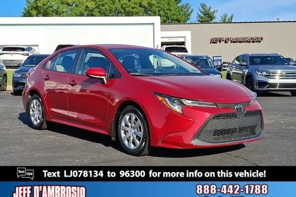 2020 Toyota Corolla LE photo 1