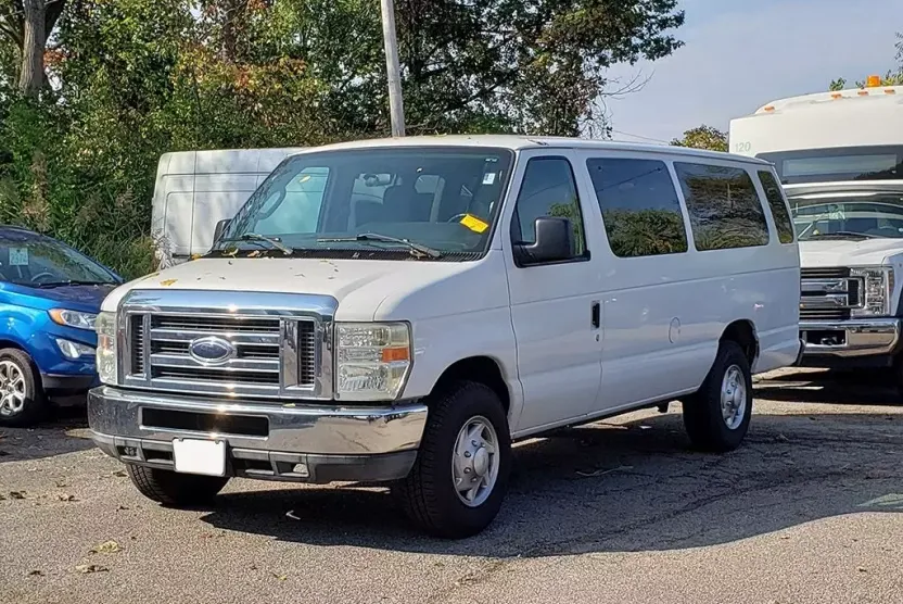 2010 Ford E-350 photo 1