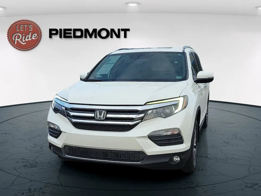 2018 Honda Pilot Touring photo 1