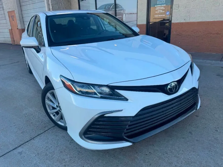 2021 Toyota Camry LE photo 1