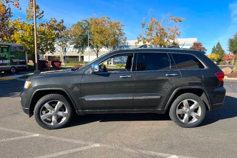2011 Jeep Grand Cherokee Overland photo 1