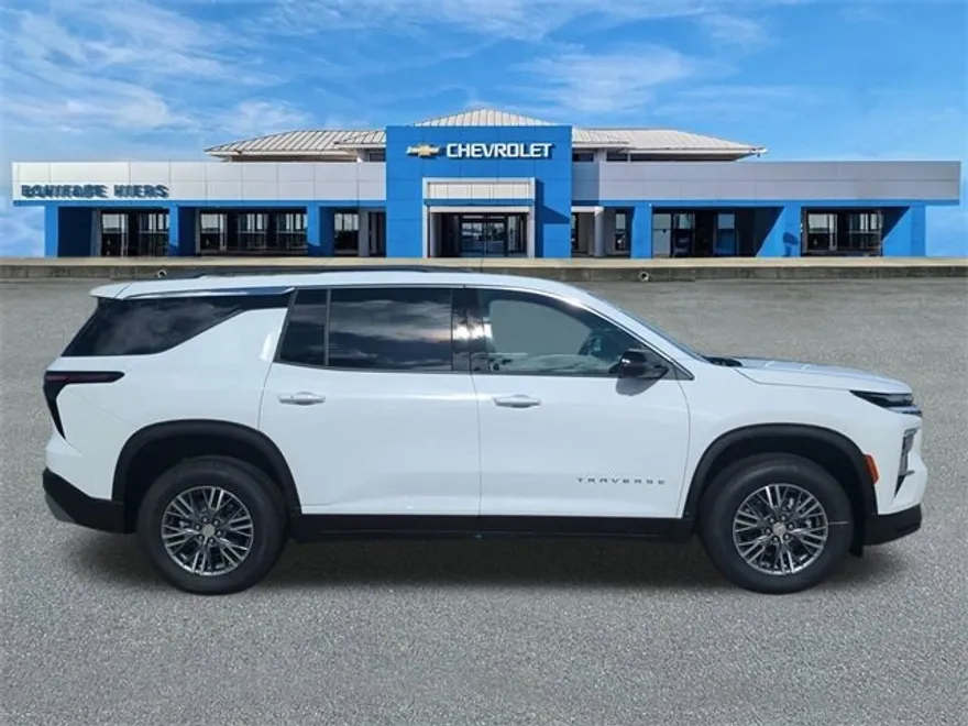 2026 Chevrolet Traverse photo 1