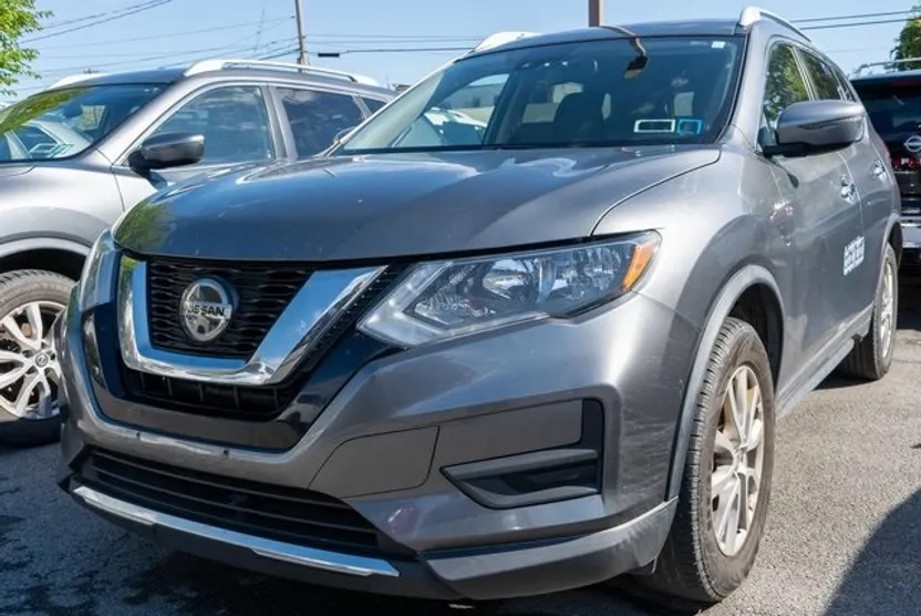 2019 Nissan Rogue SV photo 1