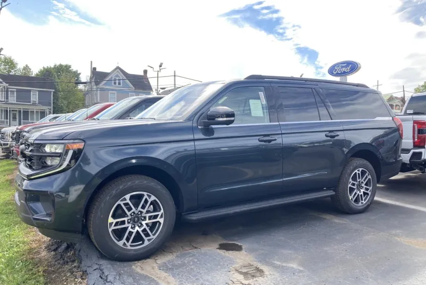 2025 Ford Expedition MAX photo 1