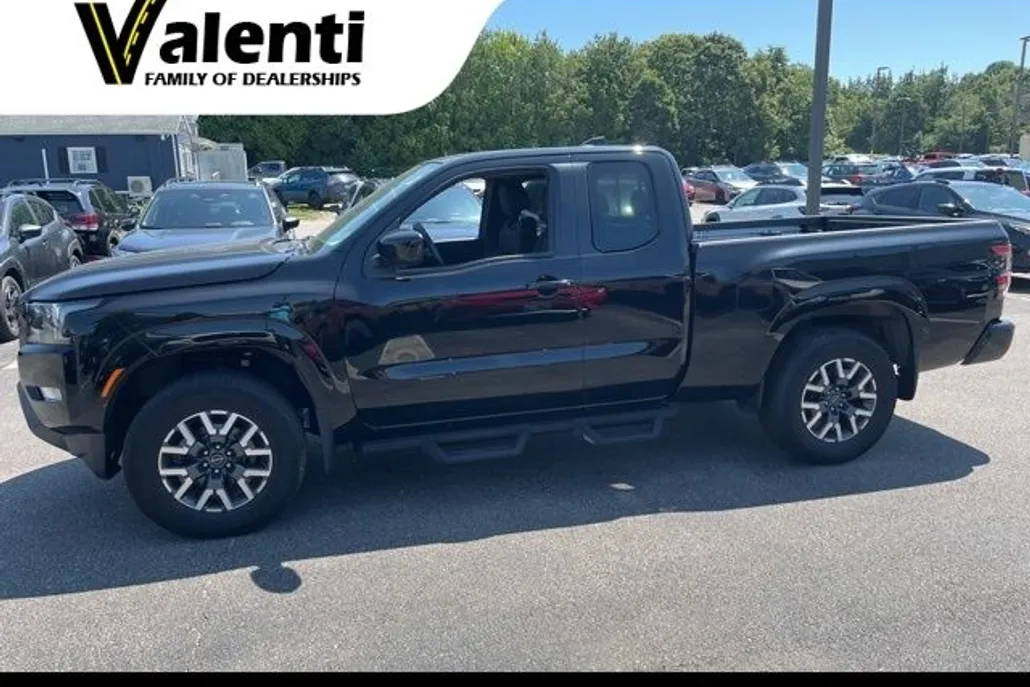 2023 Nissan Frontier SV photo 1