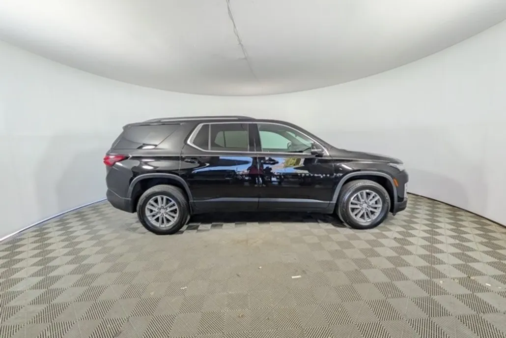 2023 Chevrolet Traverse Cloth 1LT photo 1