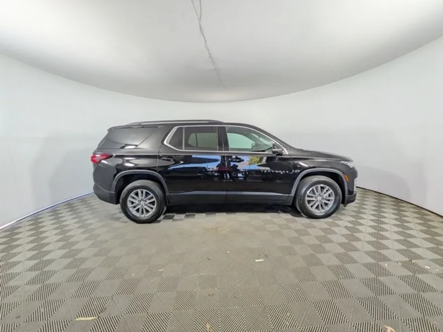 2023 Chevrolet Traverse Cloth 1LT photo 1