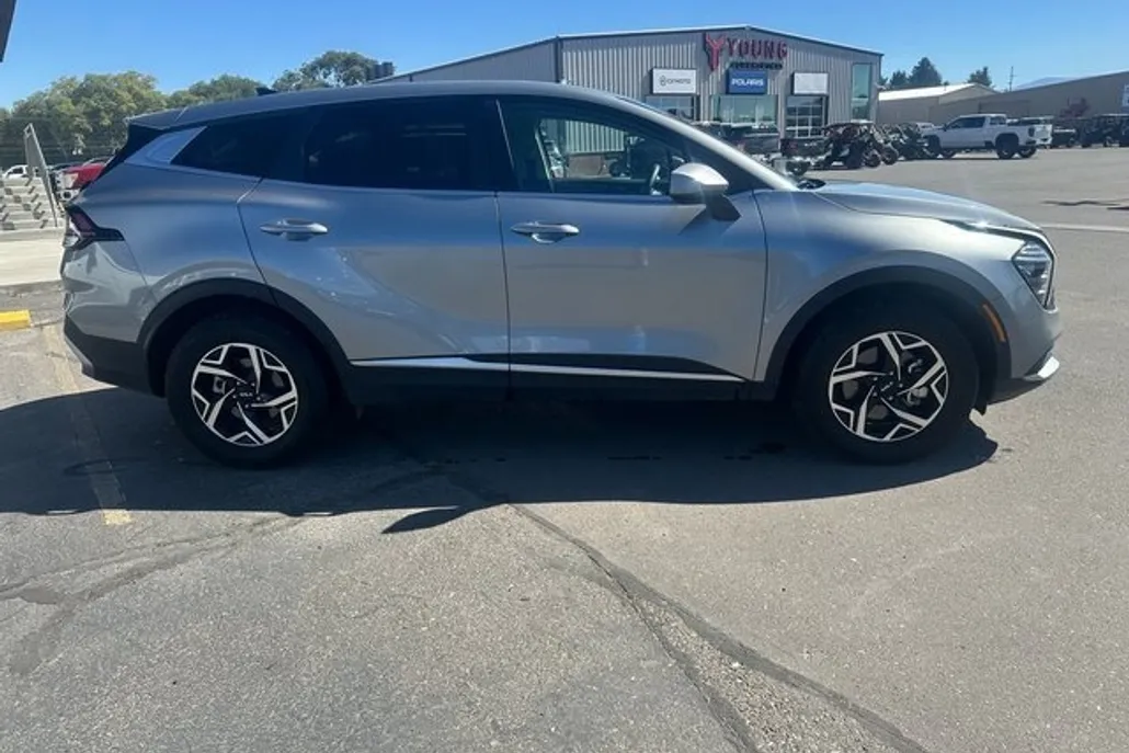 2024 Kia Sportage LX photo 1