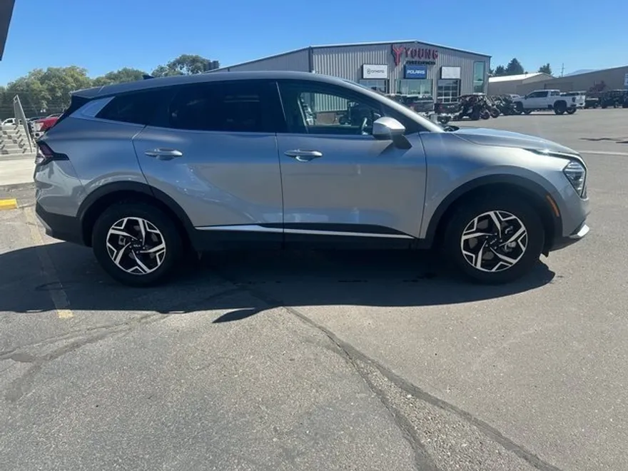 2024 Kia Sportage LX photo 1